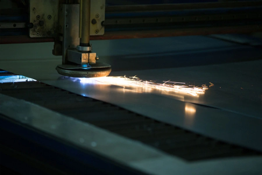 钣金加工：从金属板材到精密部件的神奇转变