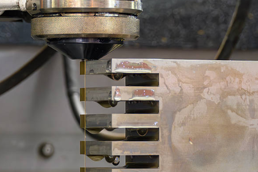 精密制造电火花加工：从放电原理到核心工艺特点全覆盖