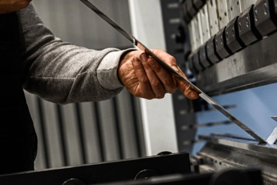 精密制造加工折弯工艺：精度塑造与产品应用解析